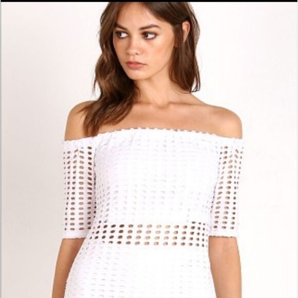 HP💖XS Kendall + Kylie white off shoulder top🤍 - Picture 1 of 6